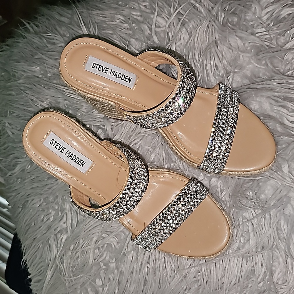 NEW IN BOX STEVE MADDEN PLATFORM SANDALS SIZE 8